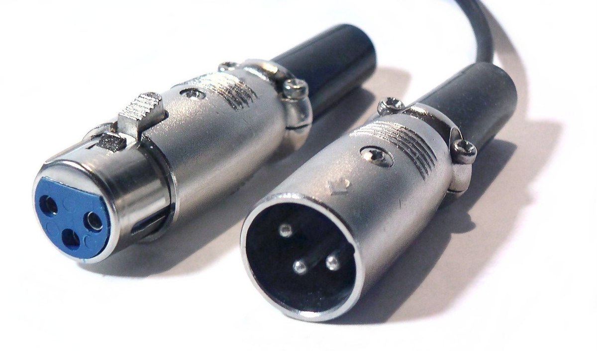 1200px-Xlr-connectors.jpg