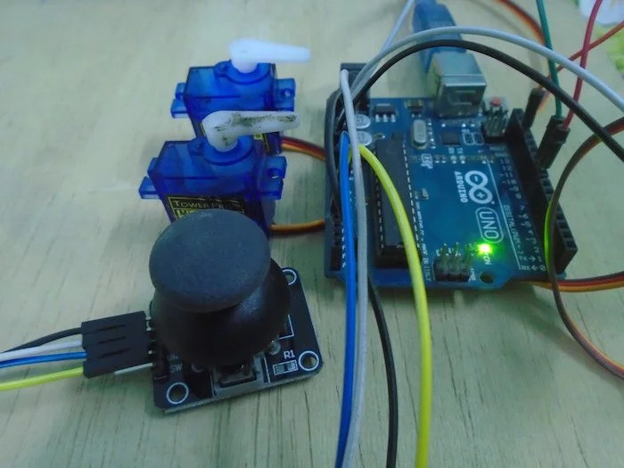 How to Control Servo Motors With an Arduino and Joystick 