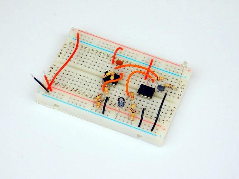 How to Make an LED Simulate an Incandescent Bulb 