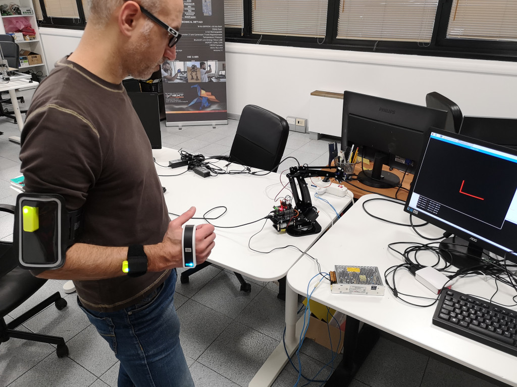 Arduino Robot Arm Follow Your Movement with Tactigon
