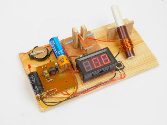 How to Make a Homemade Coil Gun From a Flash Camera