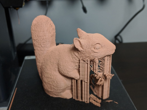 Support material for prints with overhangs