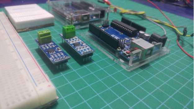 An Arduino, RS-485 Module and breadboard