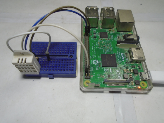 Connections of the DHT22 with Raspberry Pi