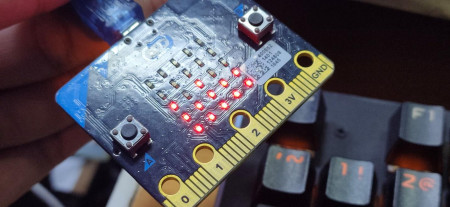 Build a Bluetooth Selfie Remote for Your Smartphone Using micro:bit