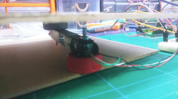 Attached bottle cap with bolts to the load cell