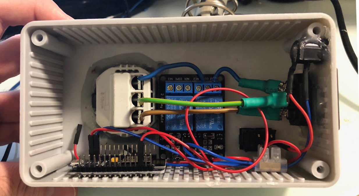add necessary cables to DC plug
