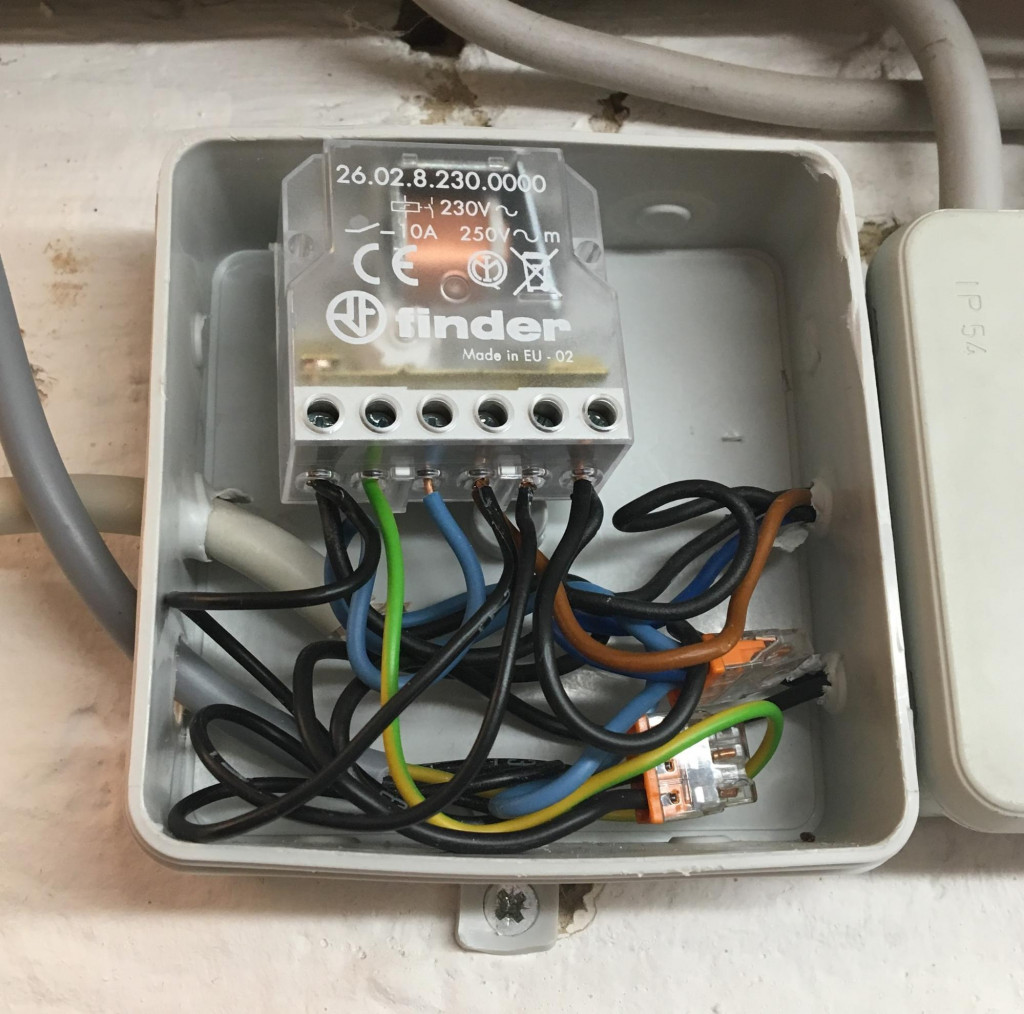 An Automated Light Switch System for Smarthomes That Anyone Can Use