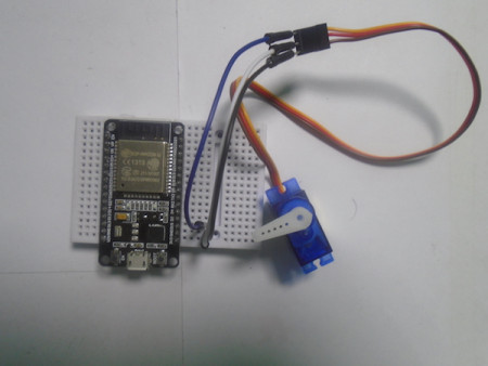 How to Control a Servo Motor From a Webpage With the ESP32