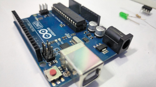 How to Program ATtiny85 with an Arduino UNO