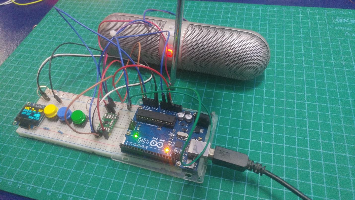 FM receiver connected to the speaker